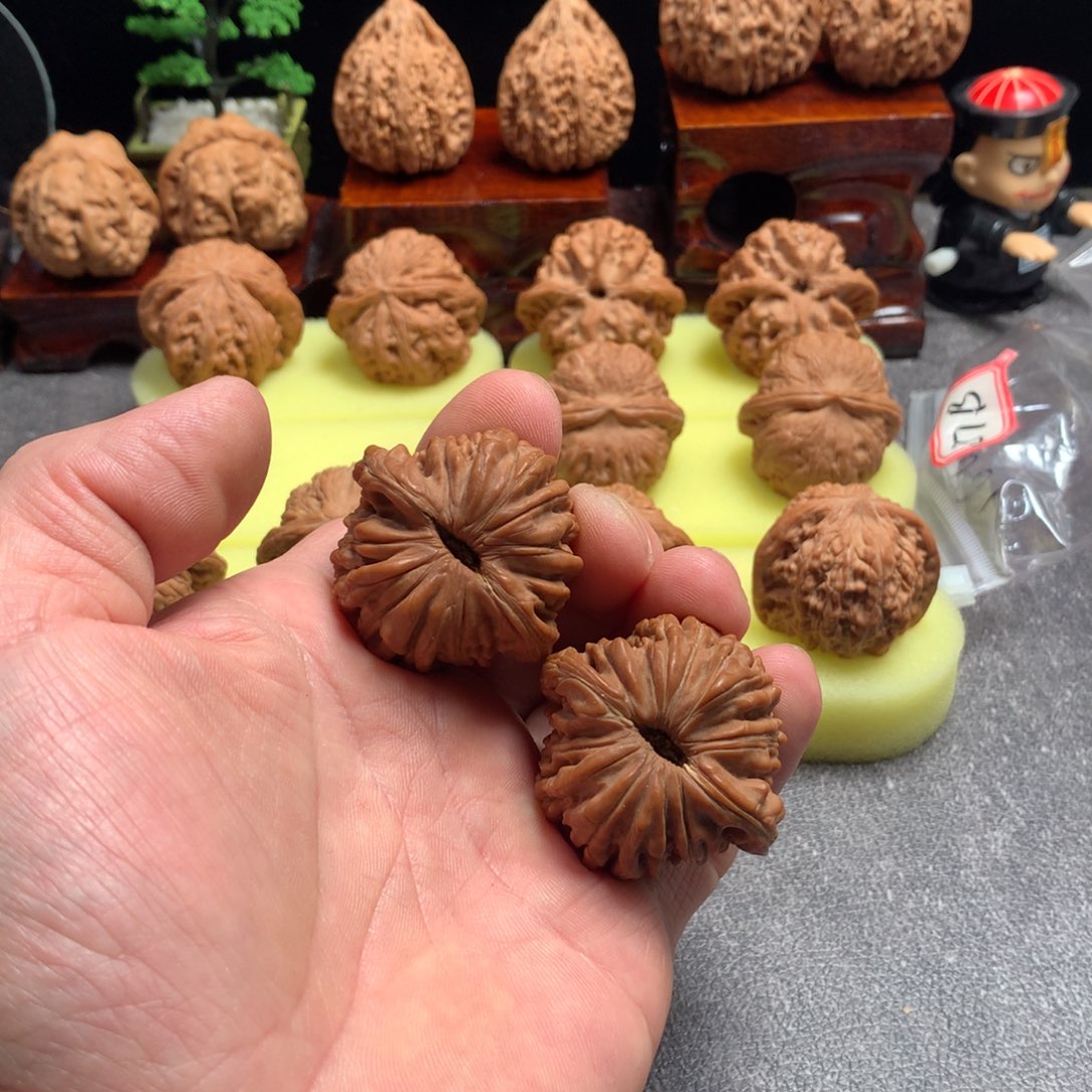 哎***哥吊坠文玩核桃四座楼