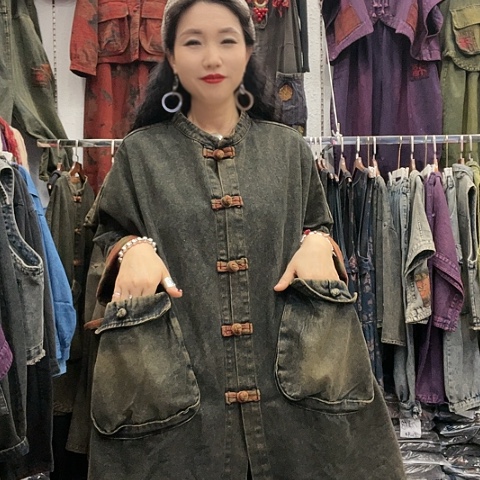 刺绣招财猫牛仔大兜外套