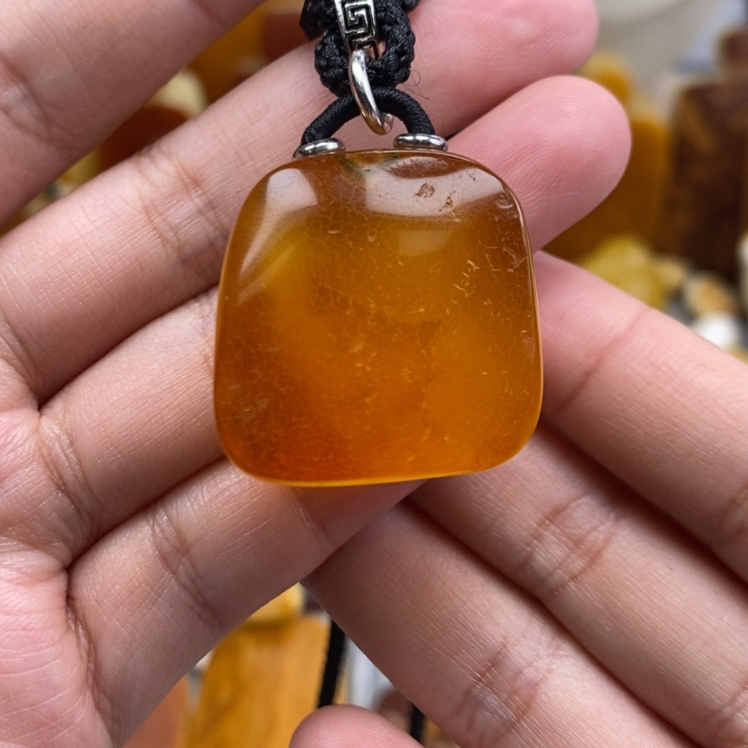 琥珀吊坠(赠链)未镶嵌