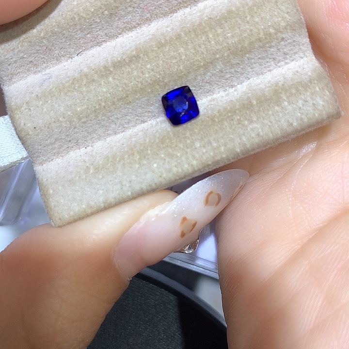蓝宝石裸石未镶嵌蓝宝石