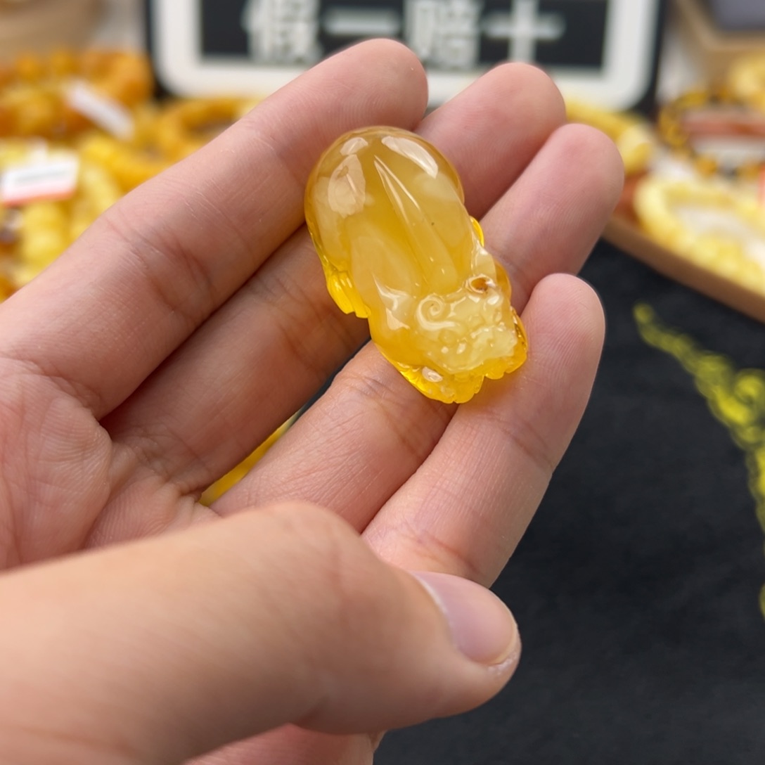 琥珀珠宝奇石未镶嵌