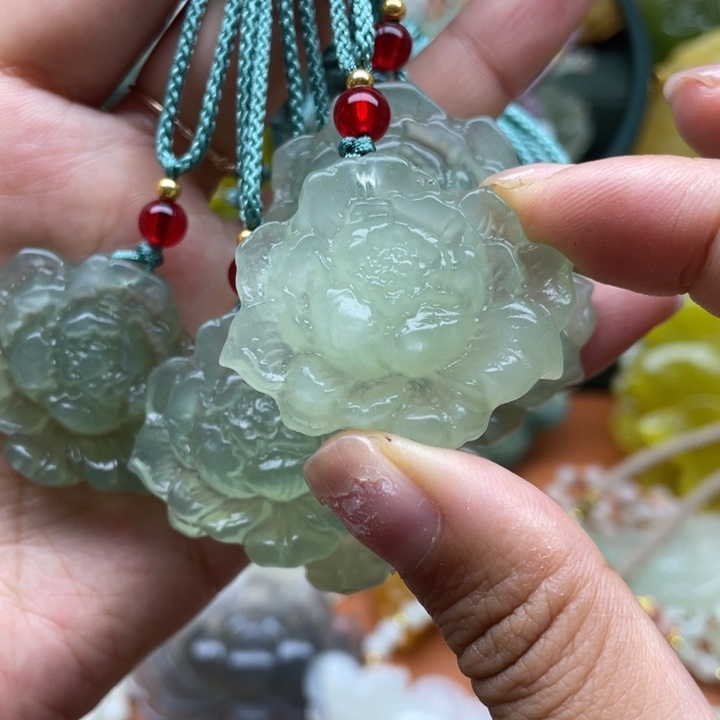 蛇纹石玉未镶嵌吊坠