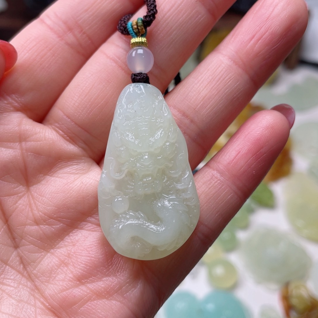 蛇纹石玉颈饰未镶嵌