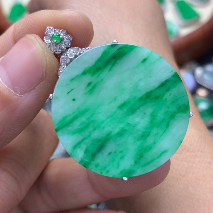 翡翠吊坠(不含链)18K金镶嵌