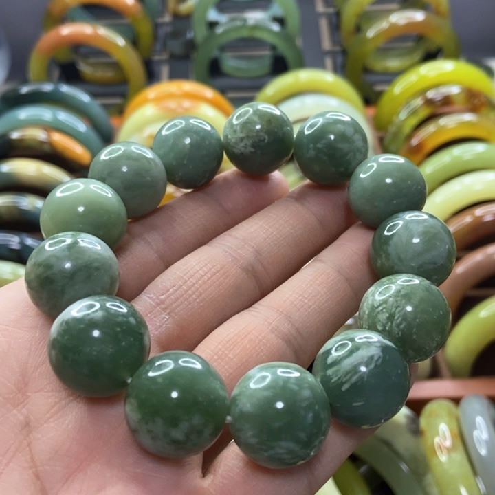 蛇纹石玉手镯未镶嵌