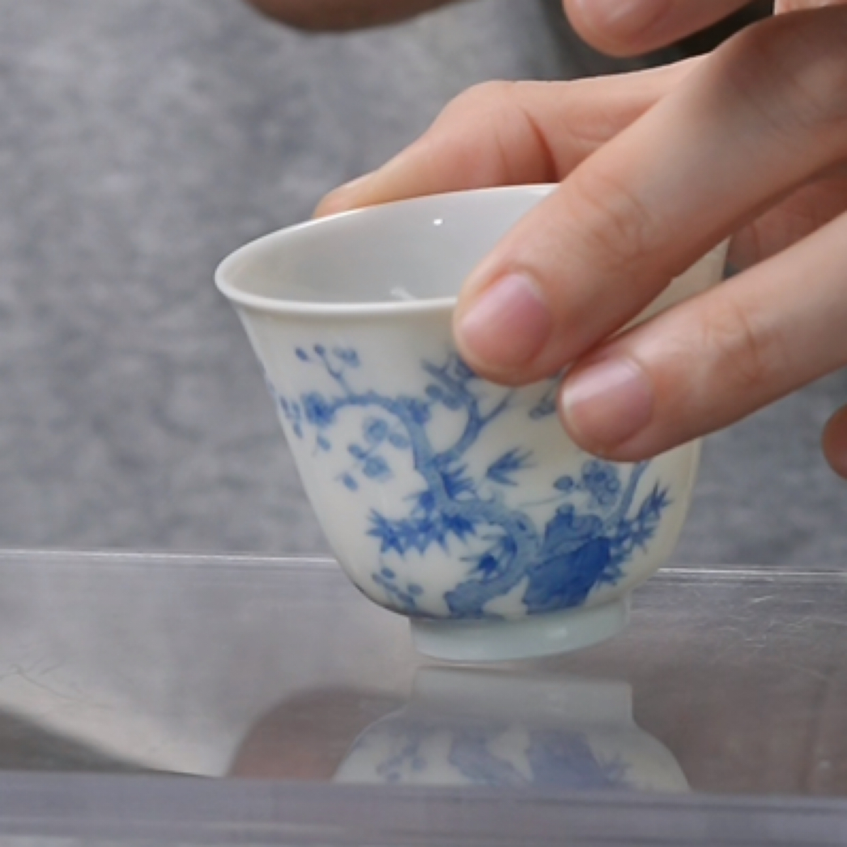 D青花花卉诗题纹铃铛杯