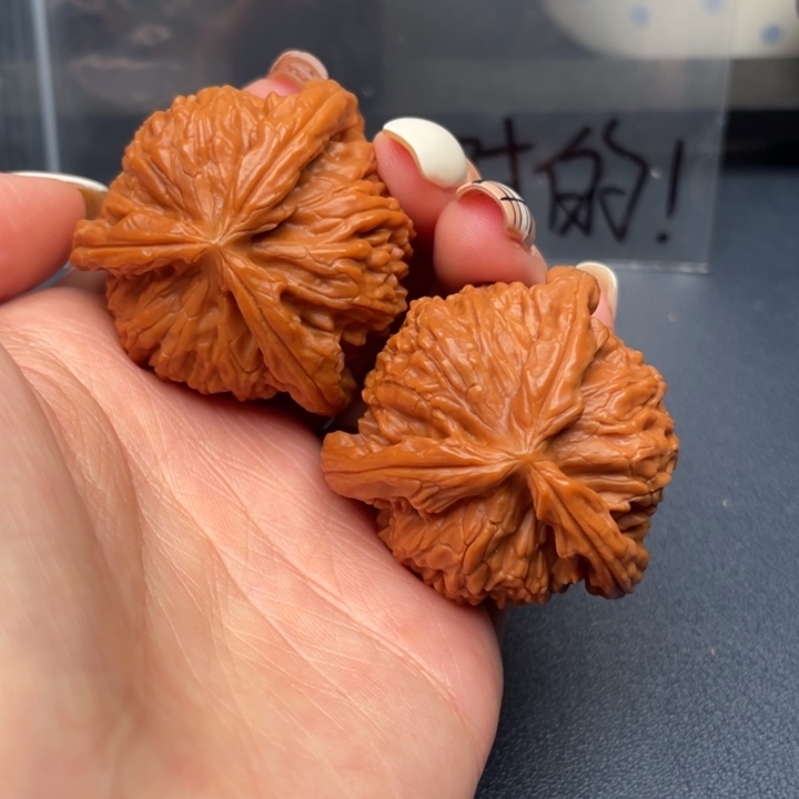 花***羽文玩核桃吊坠白狮子