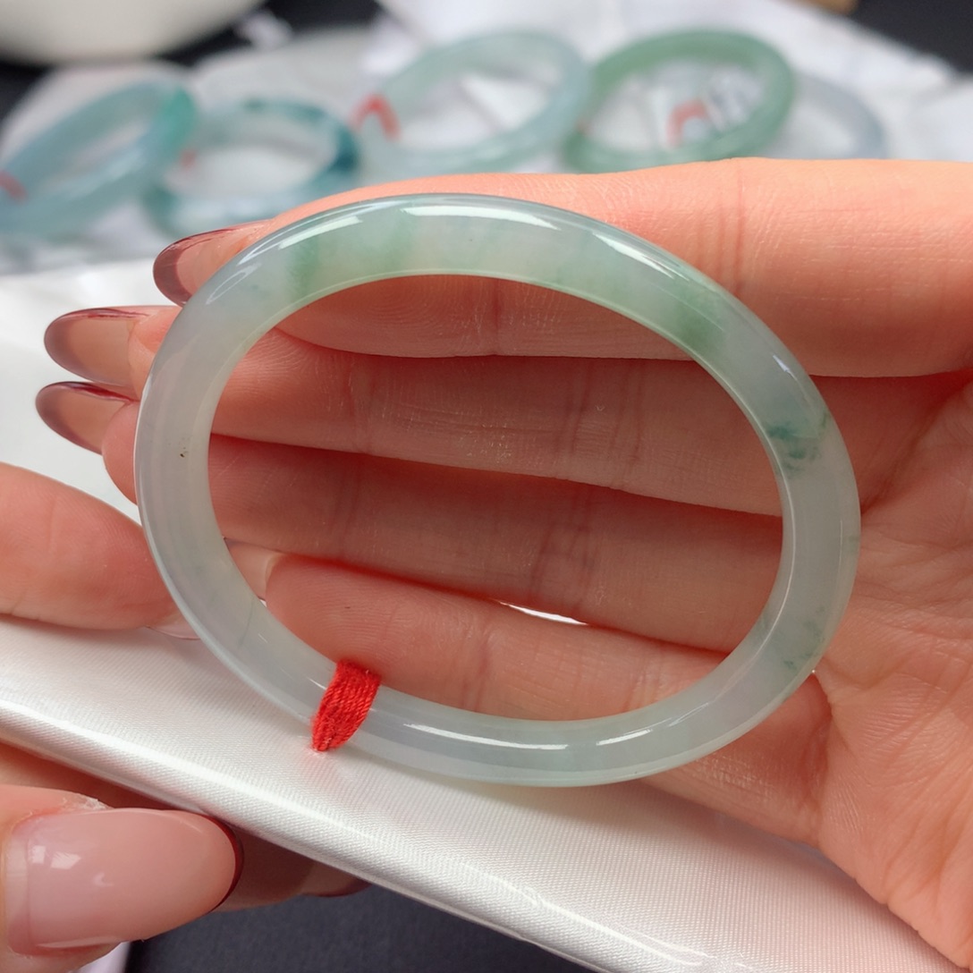 翡翠手镯未镶嵌51圆条贵妃