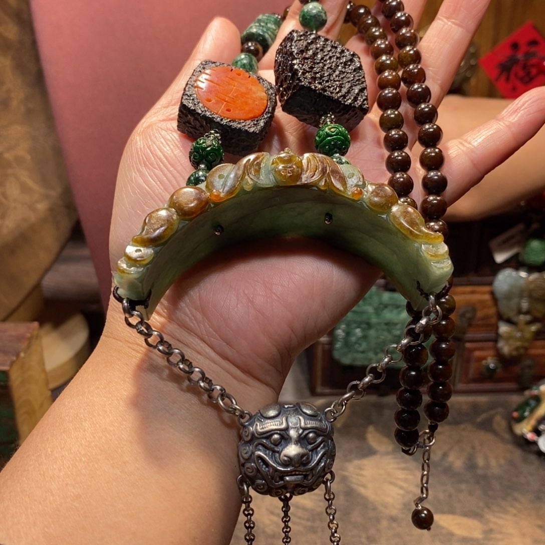 翡翠吊坠(赠链)未镶嵌