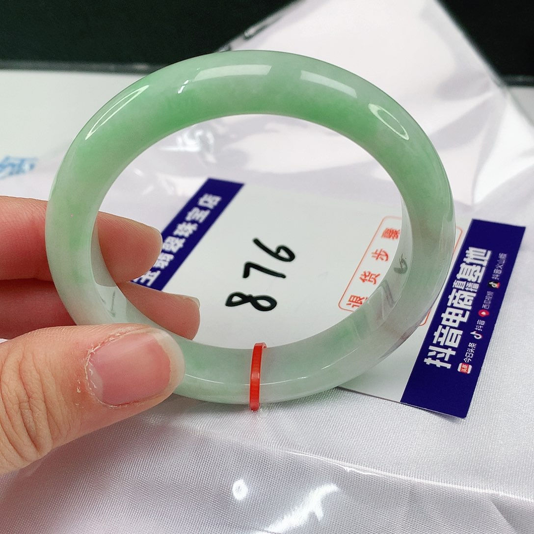 翡翠手镯未镶嵌翡翠
