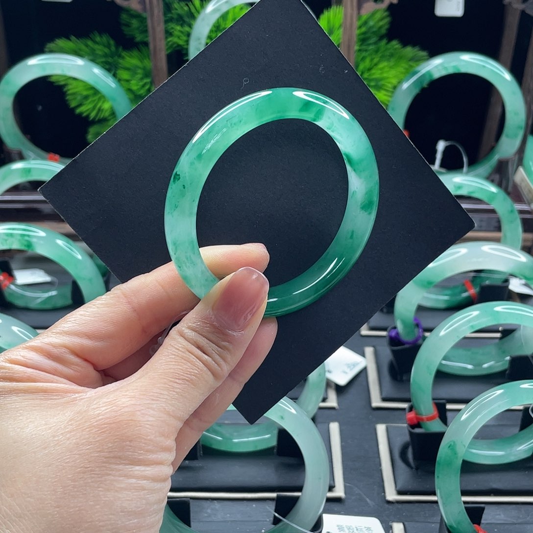 石英质玉未镶嵌手镯