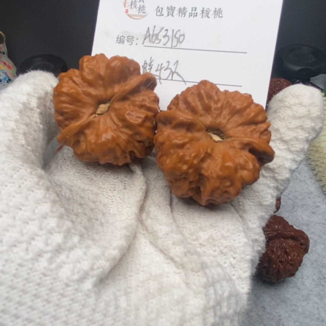 '****。蛤蟆头43边42肚子文玩核桃