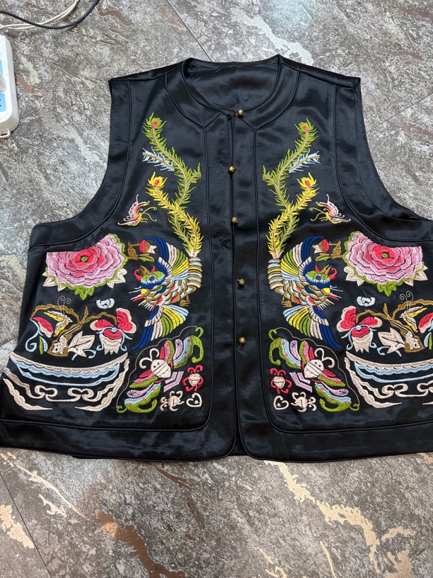 岩岩家刺绣高端缎面显瘦女马甲