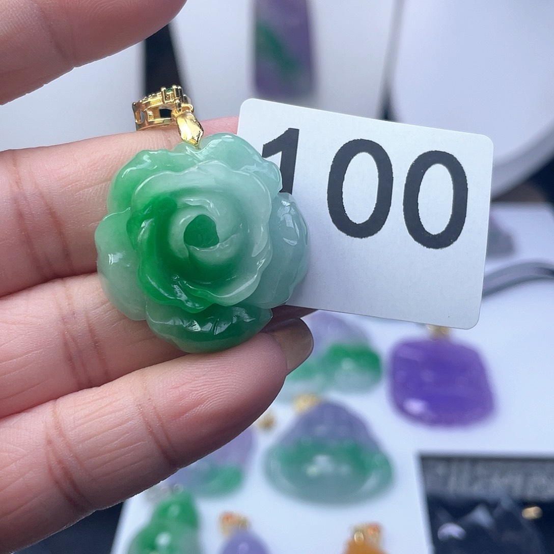 翡翠吊坠(赠链)未镶嵌