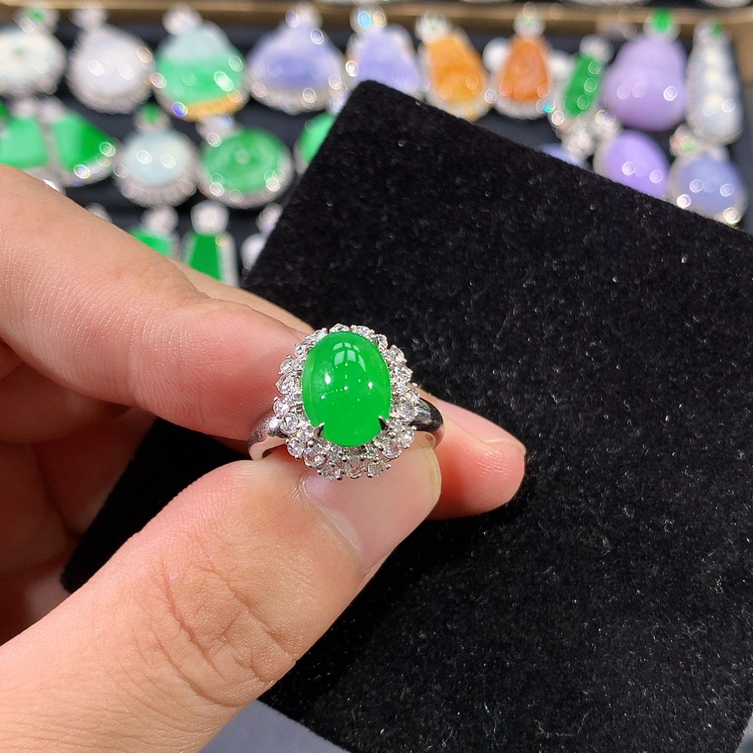 小****翡翠18K金镶嵌戒指