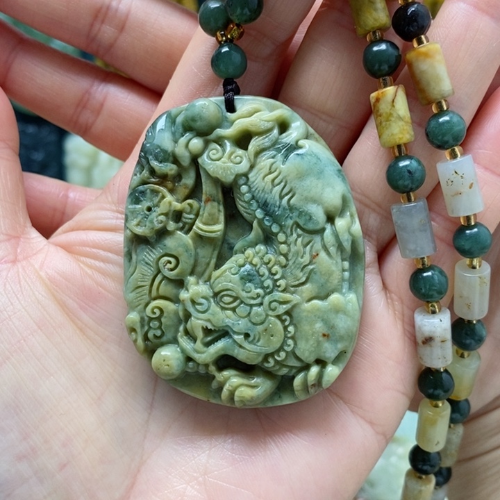 蛇纹石玉挂件未镶嵌