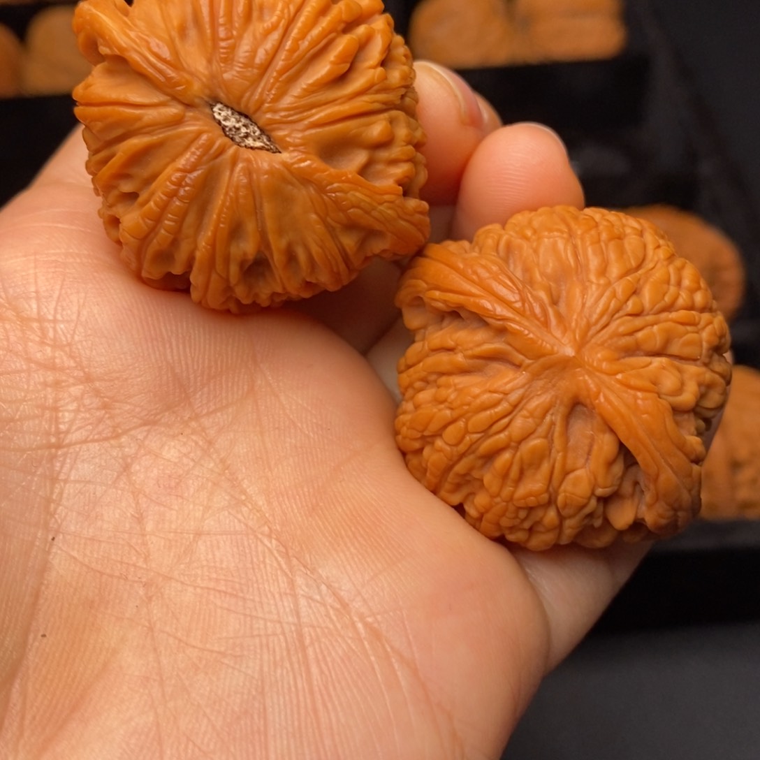 文玩核桃吊坠秦岭野生核桃