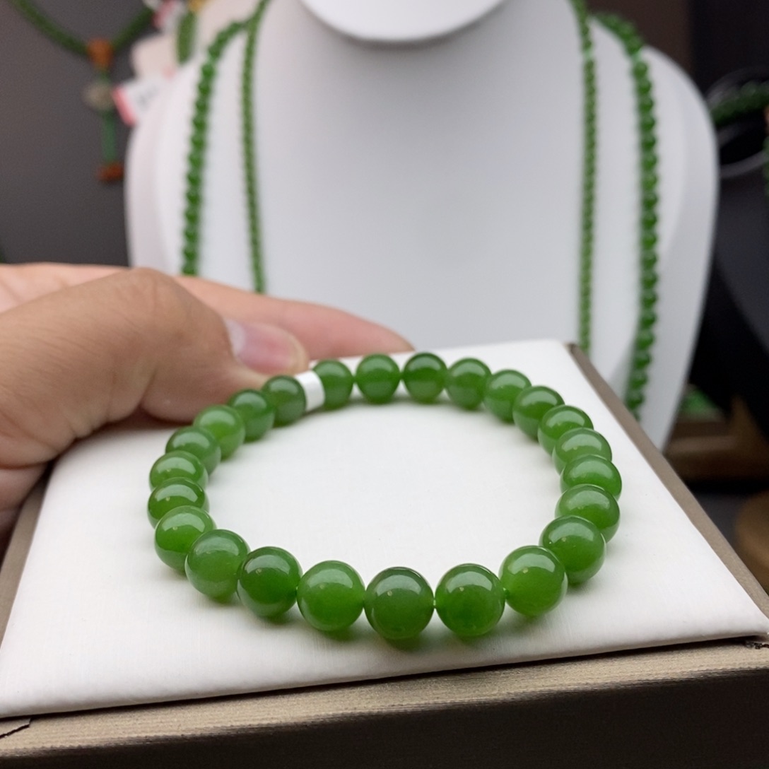 和田玉（碧玉）颈饰未镶嵌