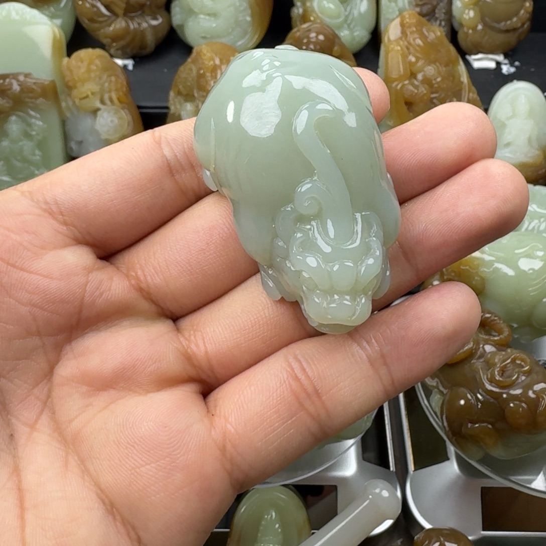 和田玉未镶嵌把件