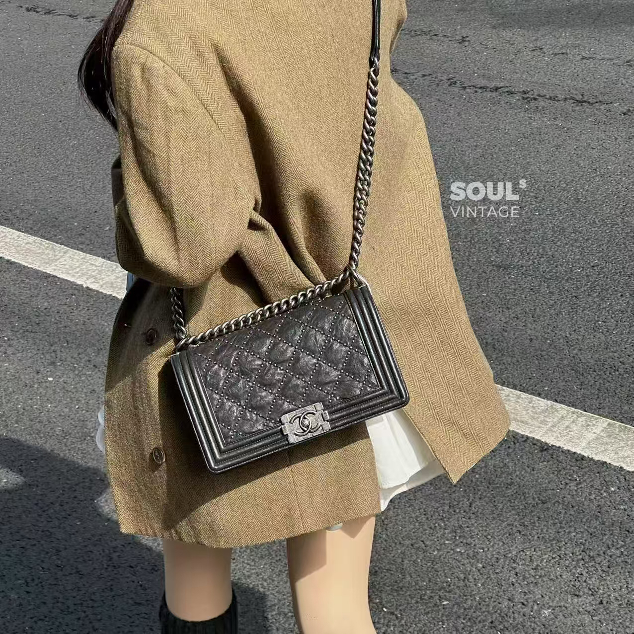 95新 Chanel/香奈儿 黑银 牛皮 铆钉leboy中号单肩包/656388330