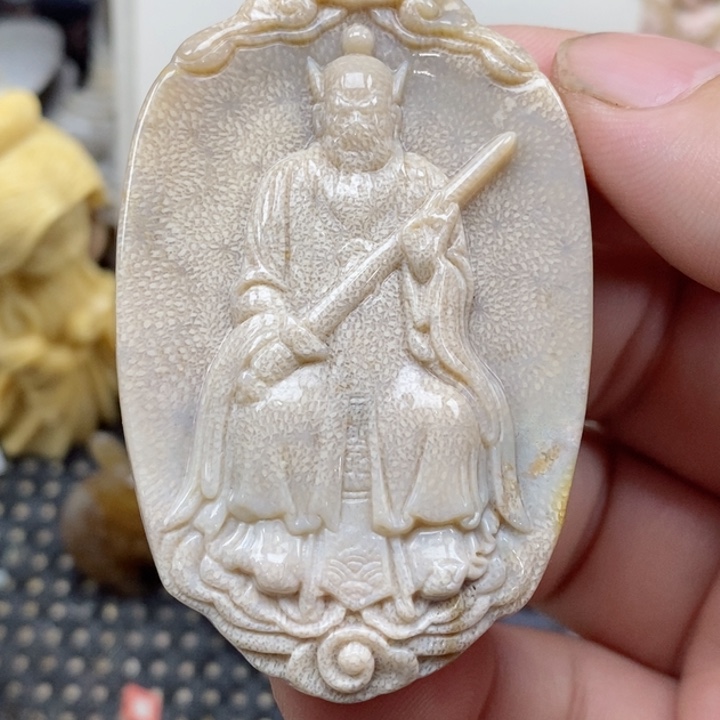 颈饰未镶嵌硅化珊瑚（珊瑚玉）有瑕