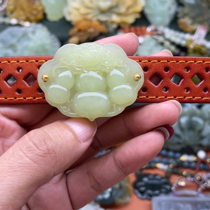 蛇纹石玉吊坠未镶嵌