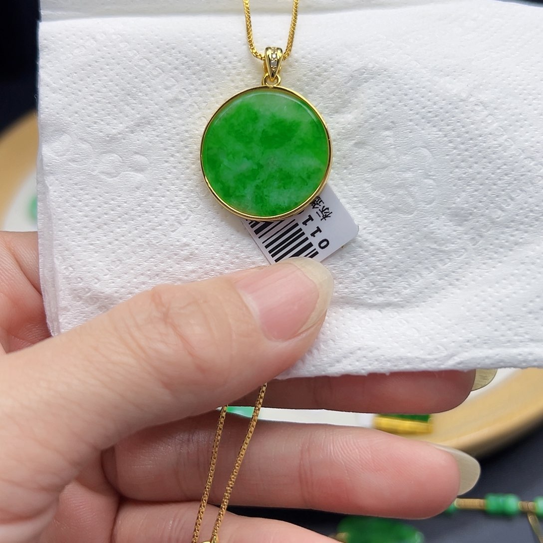 翡翠颈饰银S925镶嵌天然缅料A货一件