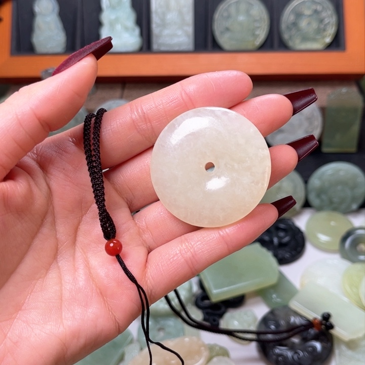 岫玉吊坠(赠链)未镶嵌长****·