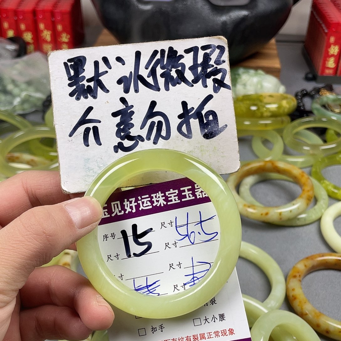 蛇纹石玉手镯未镶嵌