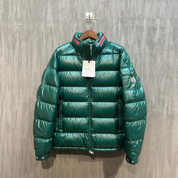 未使用 MONCLER 蒙口 绿色刺绣手臂帽子可收纳羽绒服 4码 z00698