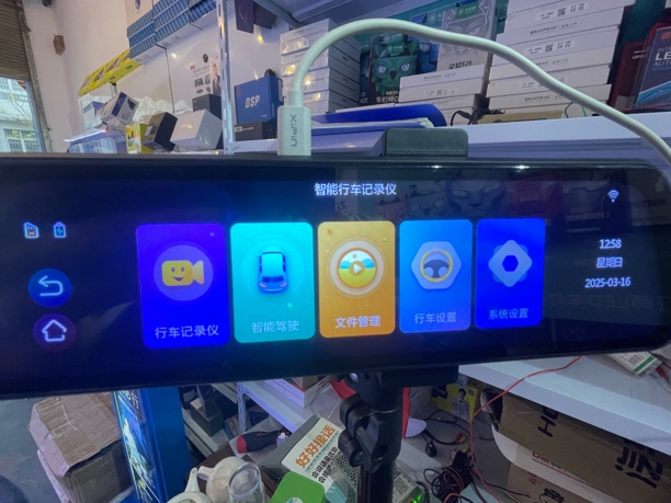 真4k前后双录全屏流媒体记录仪智能语音 任意切换画面 手机互联