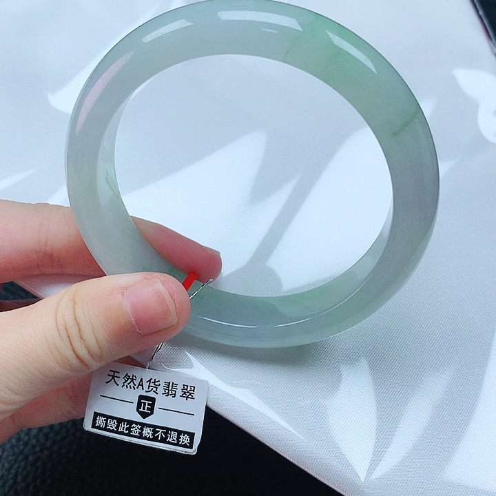 翡翠手镯未镶嵌55圈