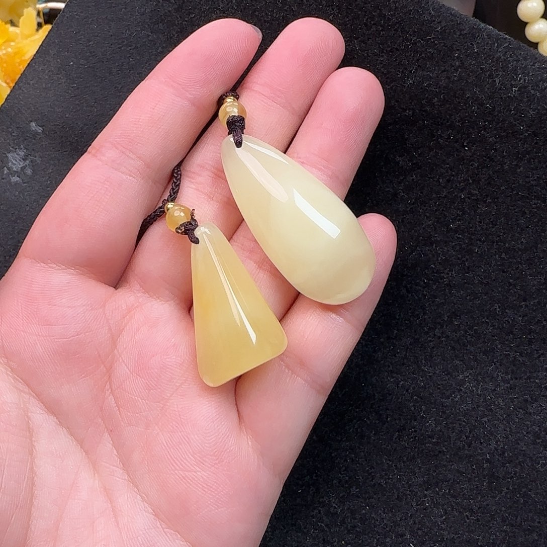 蜜蜡未镶嵌珠宝奇石