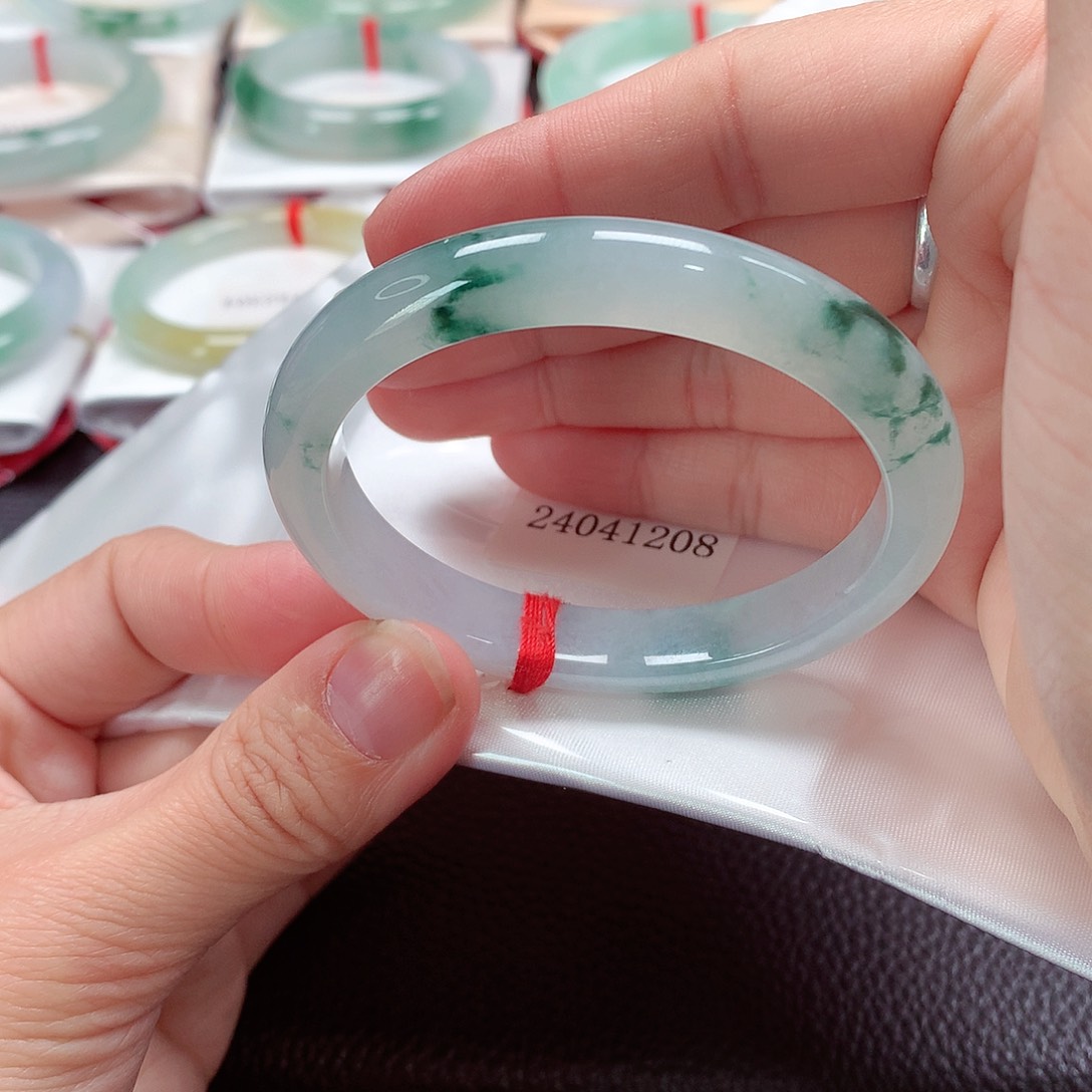 翡翠手镯（贵妃镯）未镶嵌