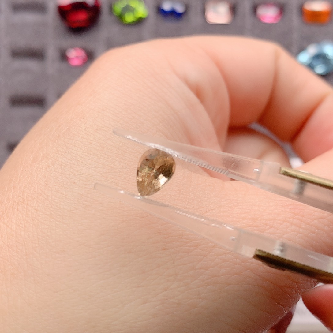 碧玺天然碧玺，裸石未加工未镶嵌