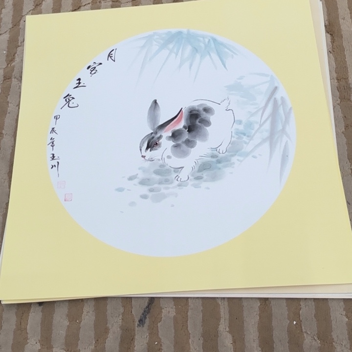 国画花鸟的翅膀是一个巨大的蝴蝶结在空中