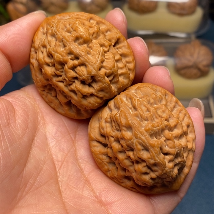 【闪购商品】文玩核桃把件金公子