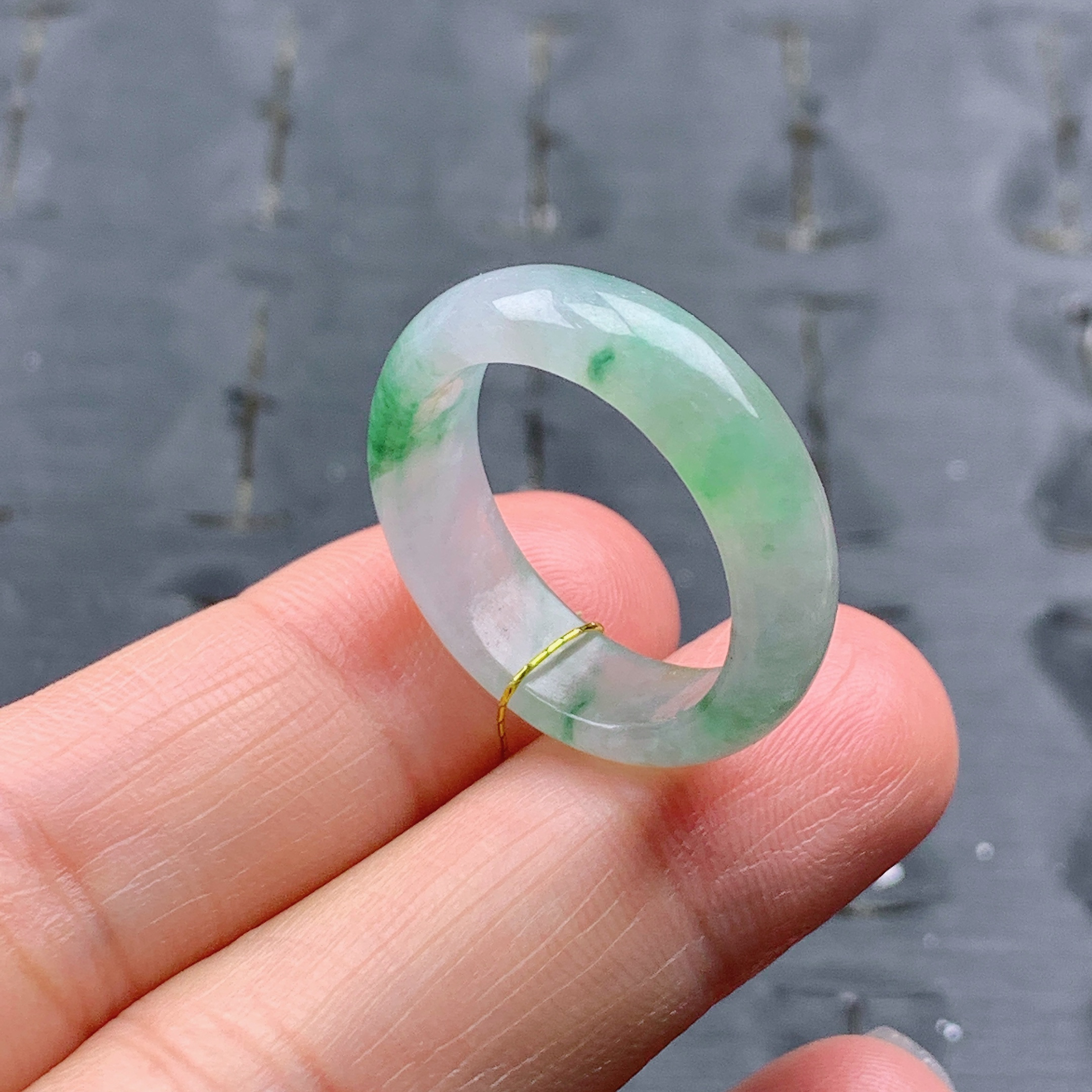 18号缅甸天然A货翡翠 T735内径18.4/5.9/3mm 冰飘绿戒指