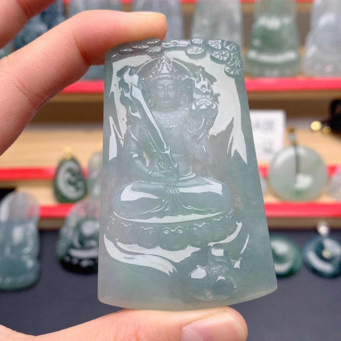 翡翠未镶嵌颈饰虚空藏