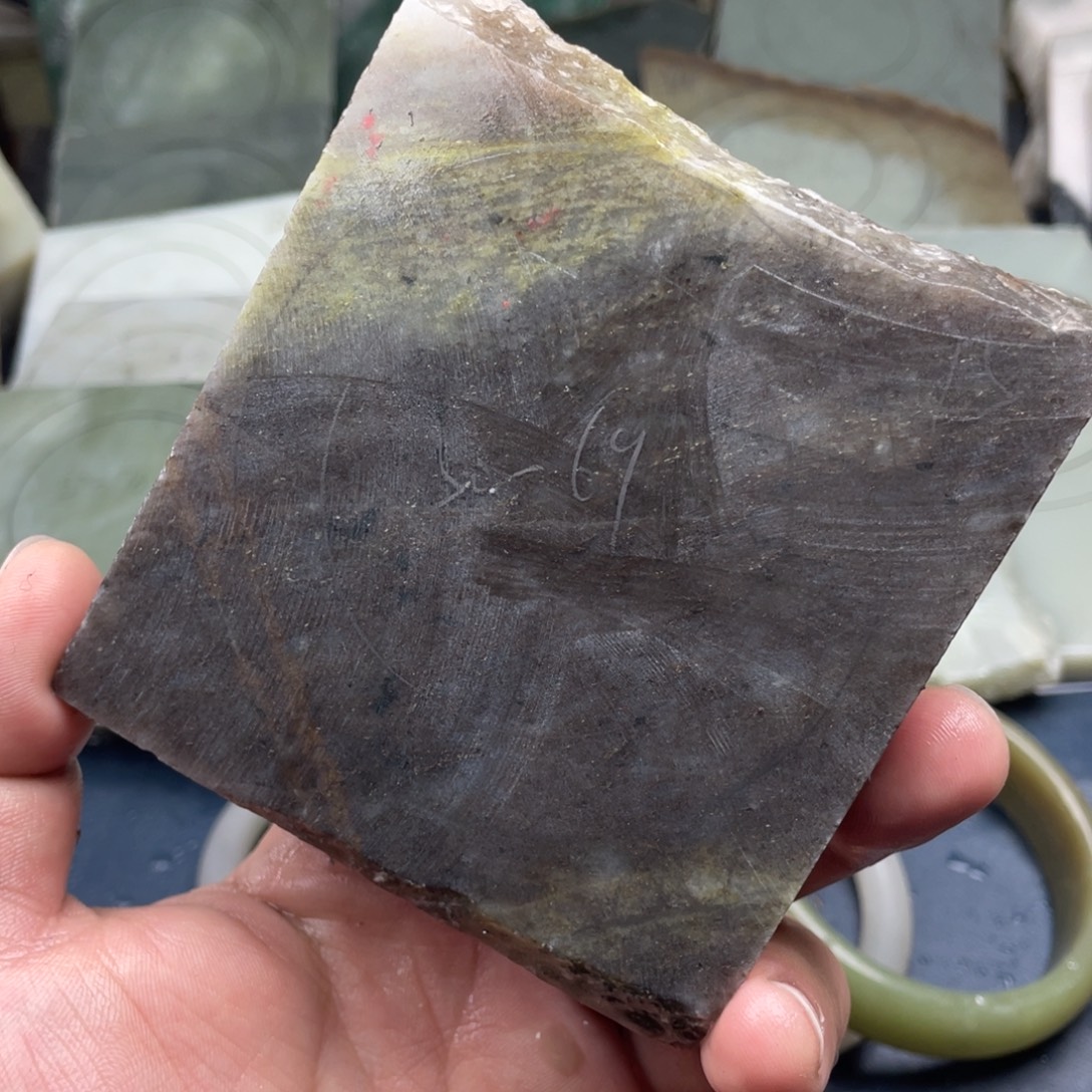 独山玉未镶嵌珠宝奇石