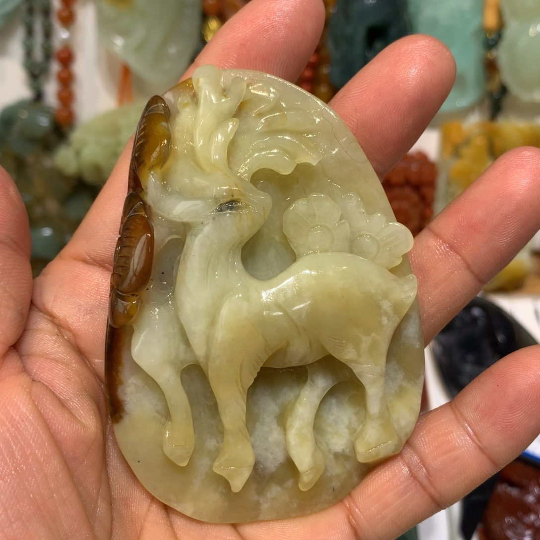 蛇纹石玉颈饰未镶嵌