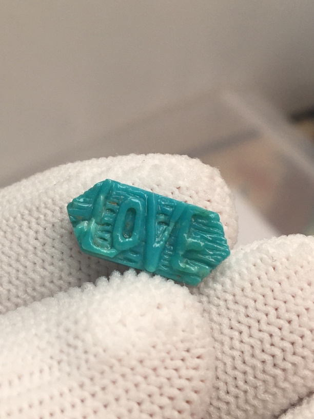 原矿高瓷绿松石雕刻小牌子，14.6*6.7*2.8左右，有瑕疵便宜出