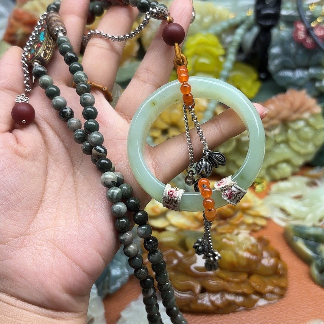 蛇纹石玉未镶嵌吊坠