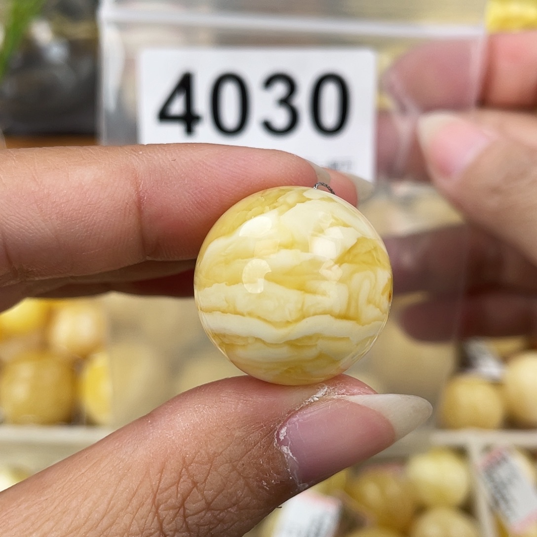 蜜蜡未镶嵌裸石23孔