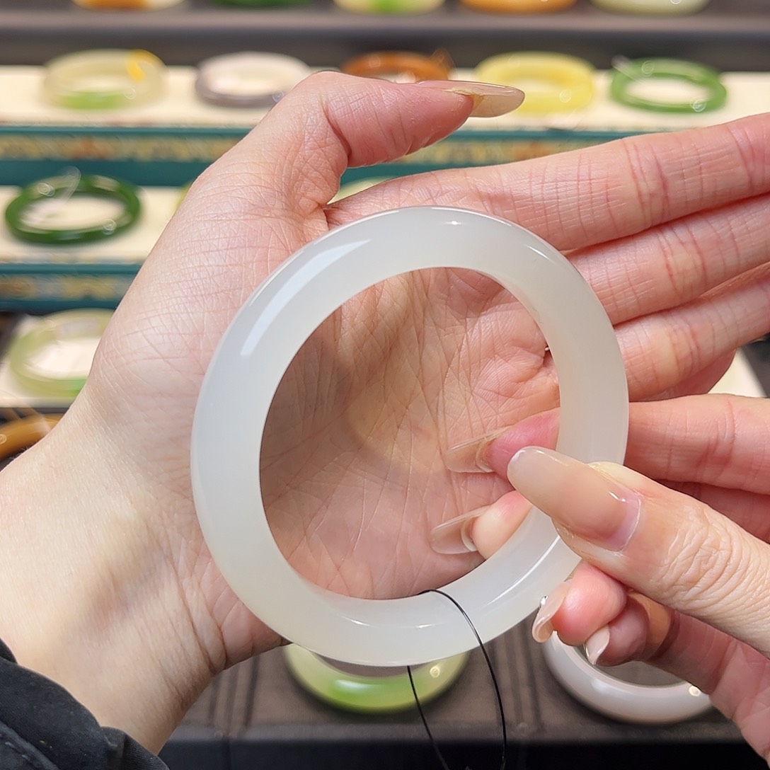 和田玉手镯未镶嵌高冰白