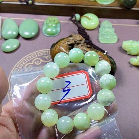 未镶嵌蛇纹石玉颈饰