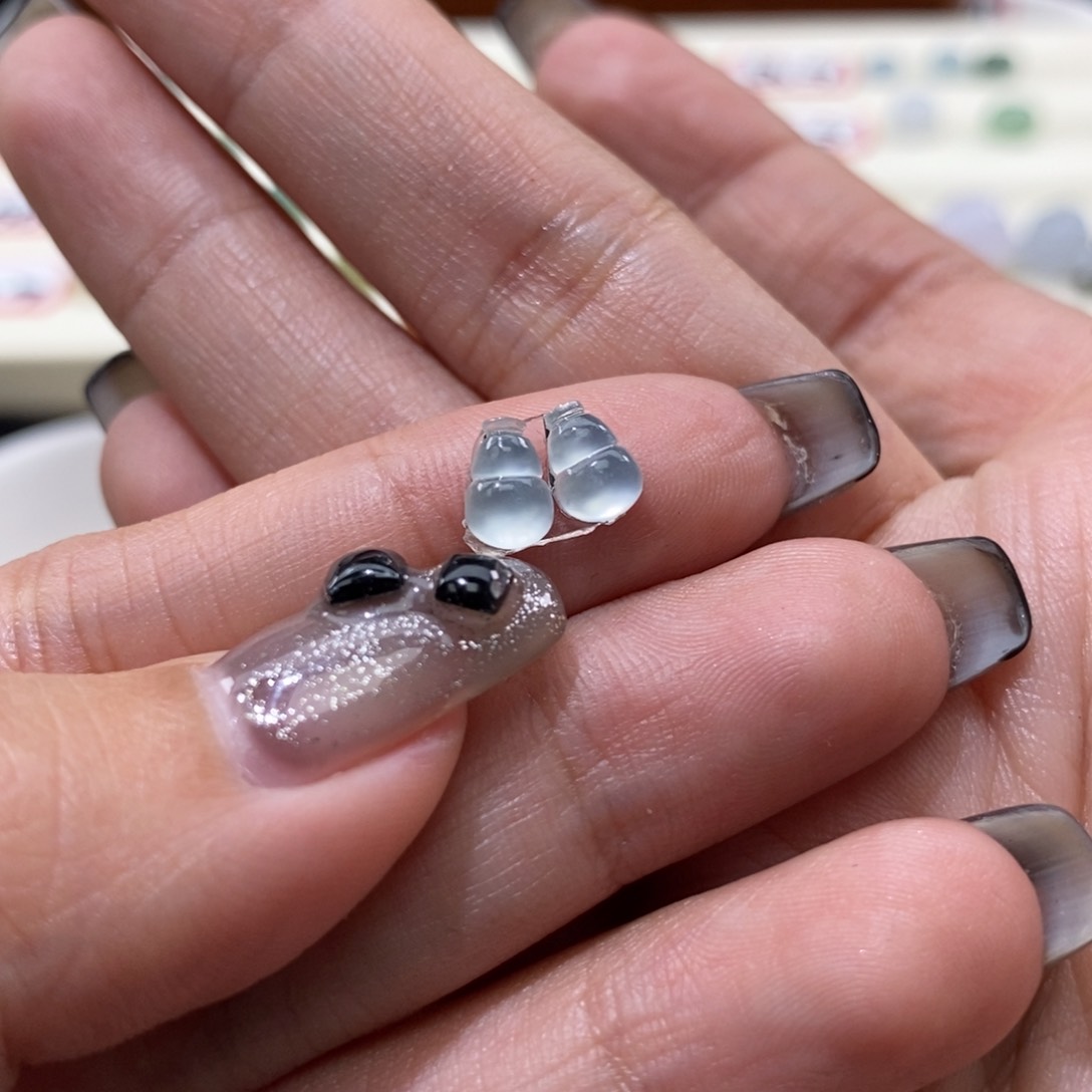 翡翠颈饰未镶嵌葫芦一对500