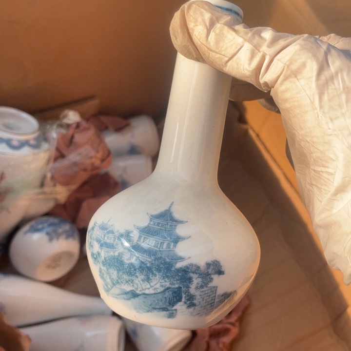 其他盘子碗砂锅都有