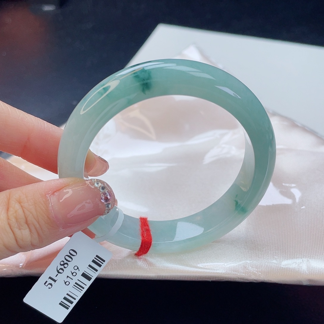 翡翠手镯未镶嵌翡翠