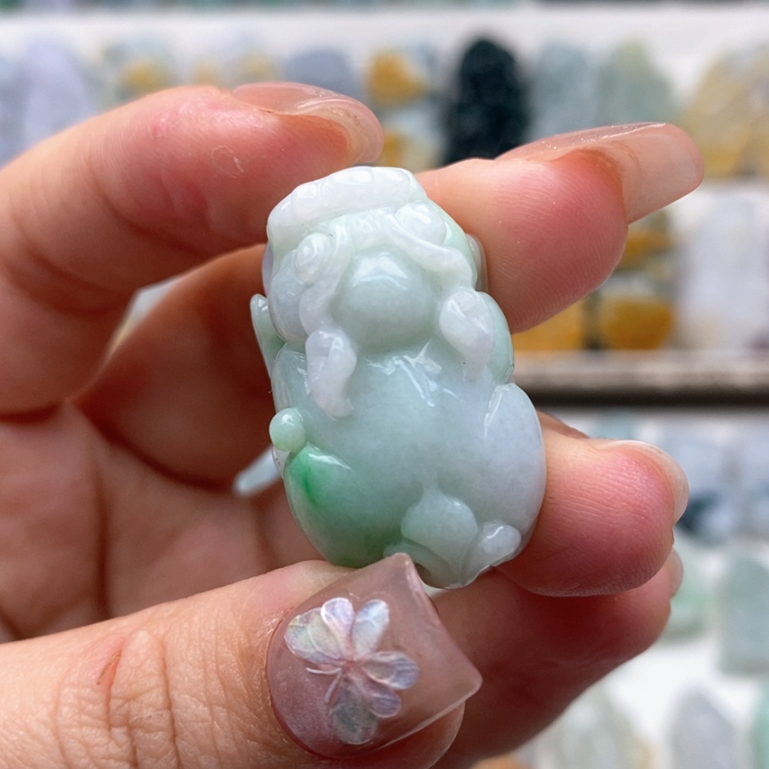 翡翠吊坠(赠链)未镶嵌